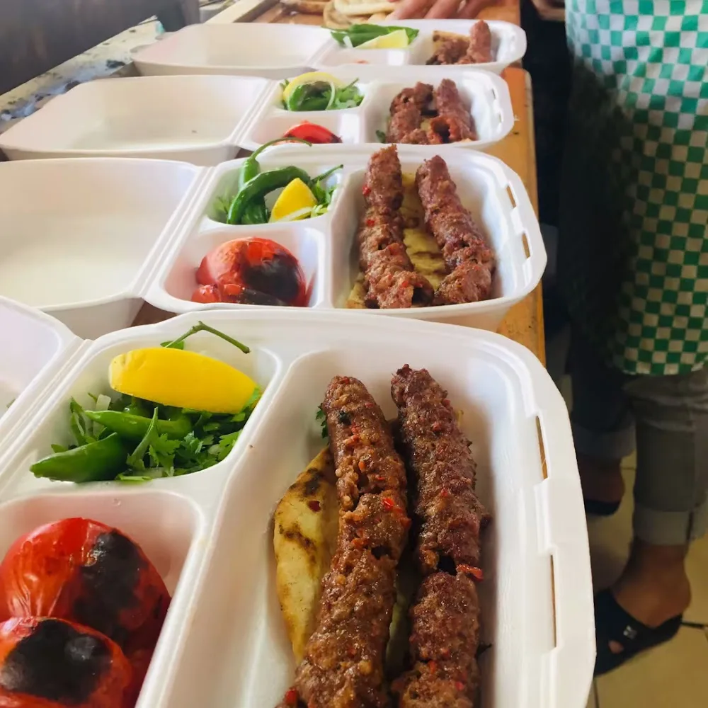 ÖMER USTA KEBAP VE DÖNER SALONU(YENİ MAHALLE, KARAPINAR)