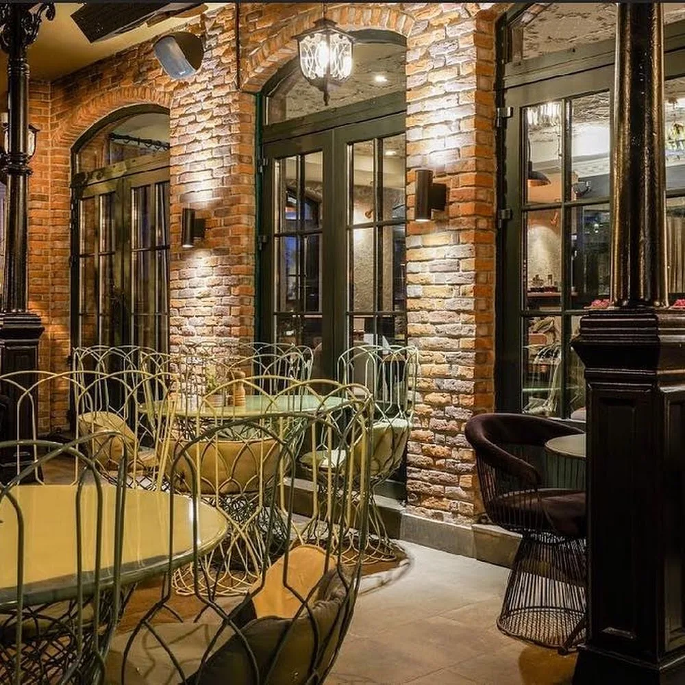 Louise Cafe Brasserie & Loft